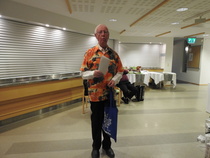 Kunnianosoitus satavuotiaan isänmaan lyyrikoille musiikillisessa muodossa.